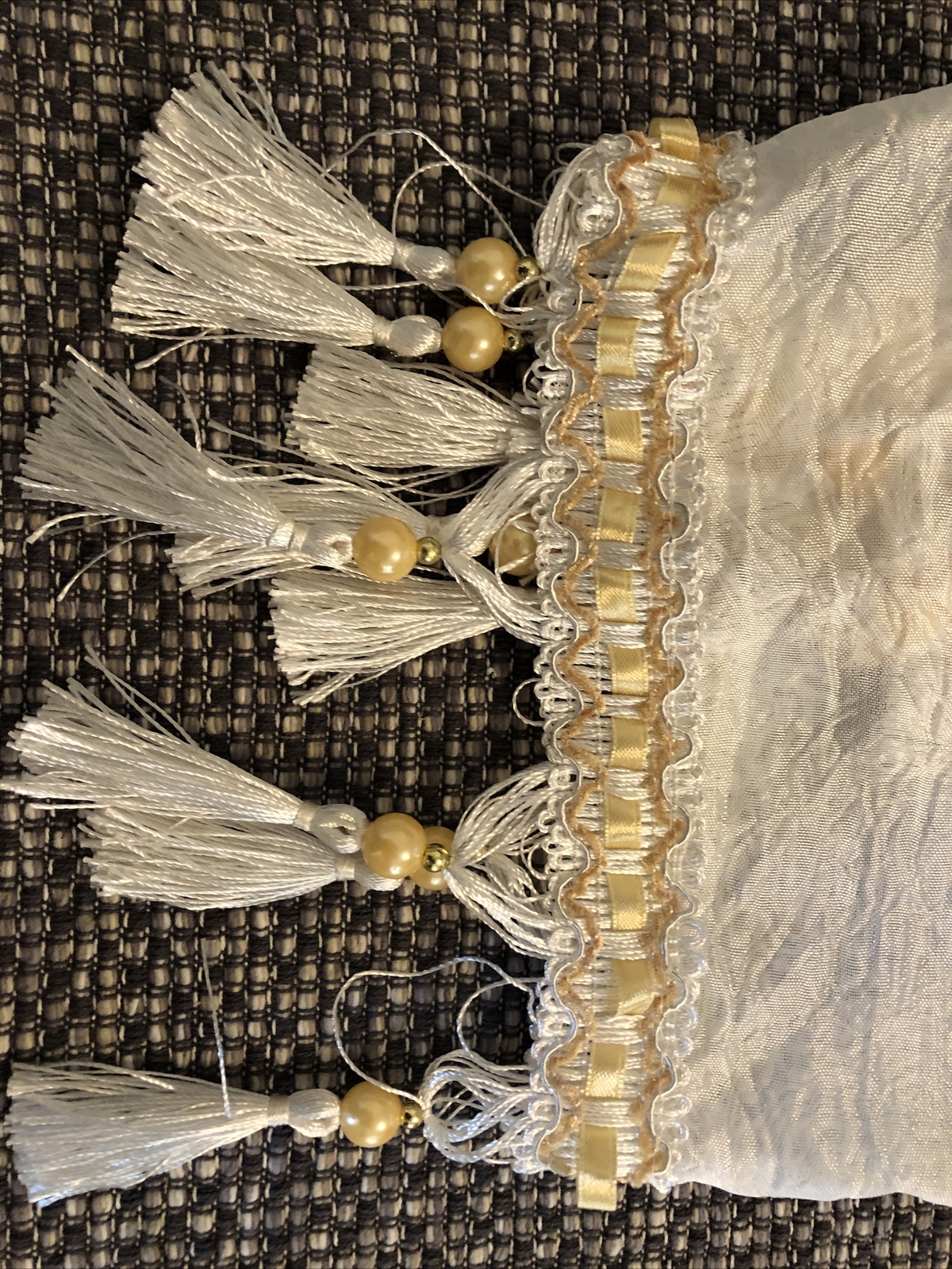 NEW Victoria Classics White Waterfall Taffeta Grommet Valance Fringed gold 36×37