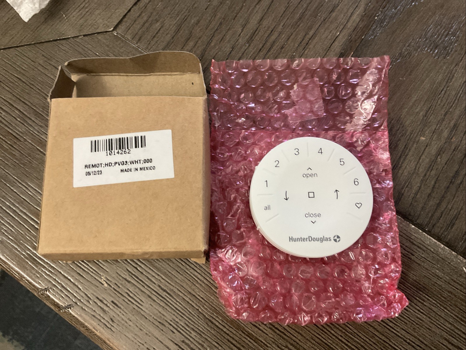 Hunter Douglas Powerview Remote Gen 3 w Pebble White – Brand New. 104384.