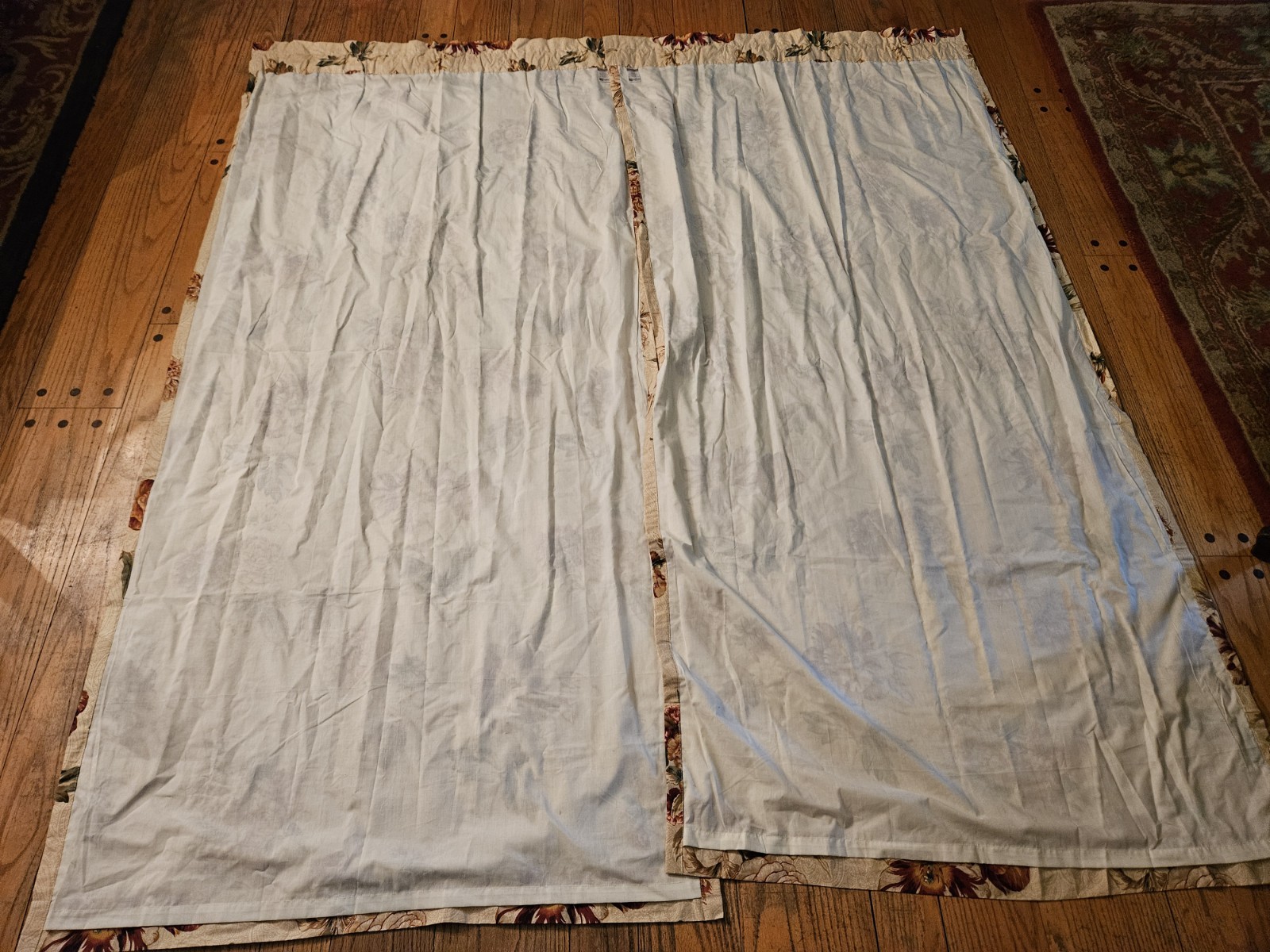 JC Penney Chris Madden Floral Pattern Pair of Rod Top Curtain Panels 41″x86″