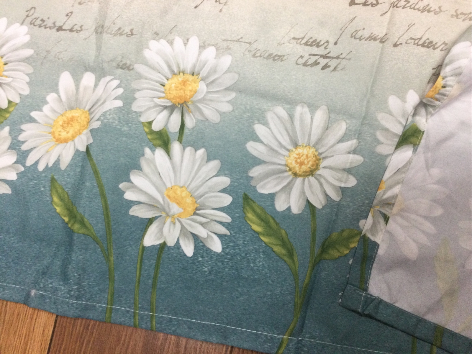 VALANCE DAISIES TEAL TAN YELLOW WHITE FLOWERS 100% POLYESTER 14″ X 57 COUNTRY