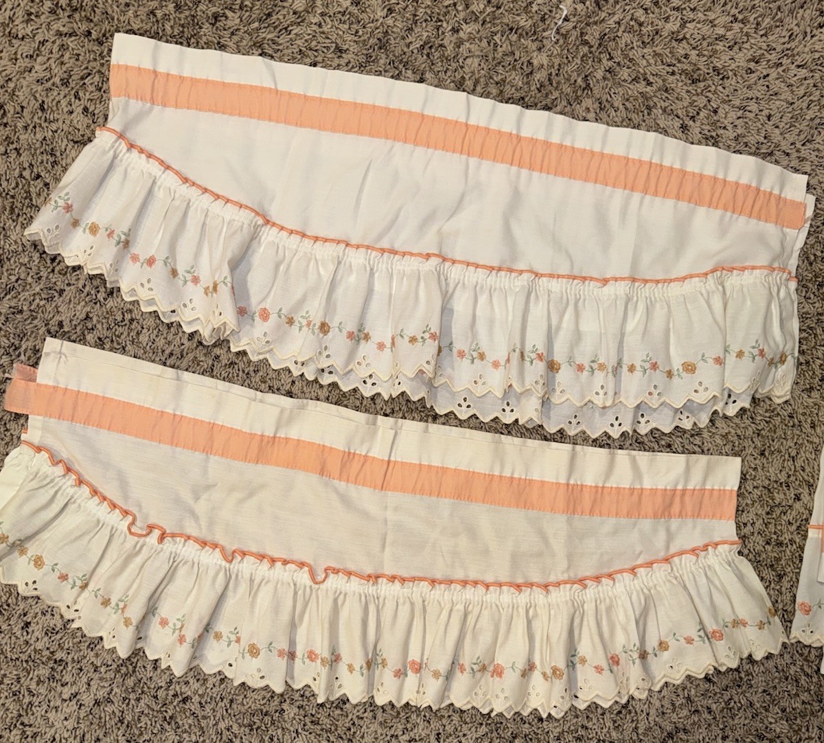 White/Peach Floral Embroidered Ruffled Scalloped 2 Valances 4 Curtain Panels
