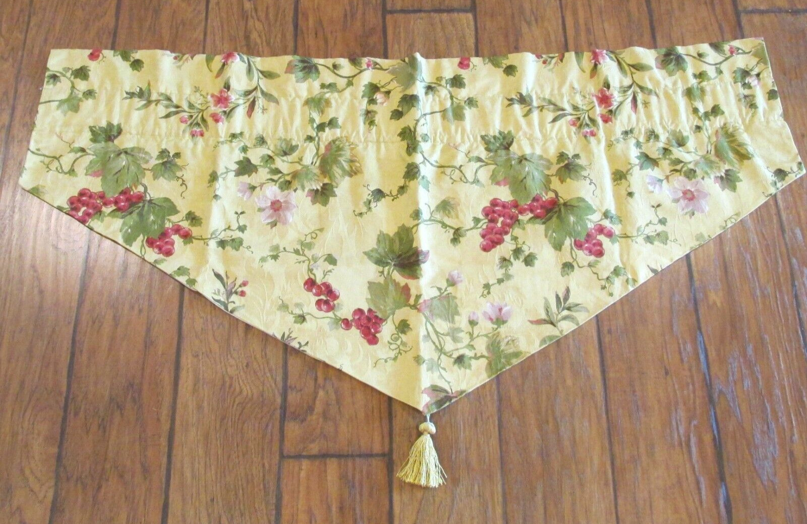 Waverly Floral Ascot Lined Tassel Window Valance Chianti Grapes Gold