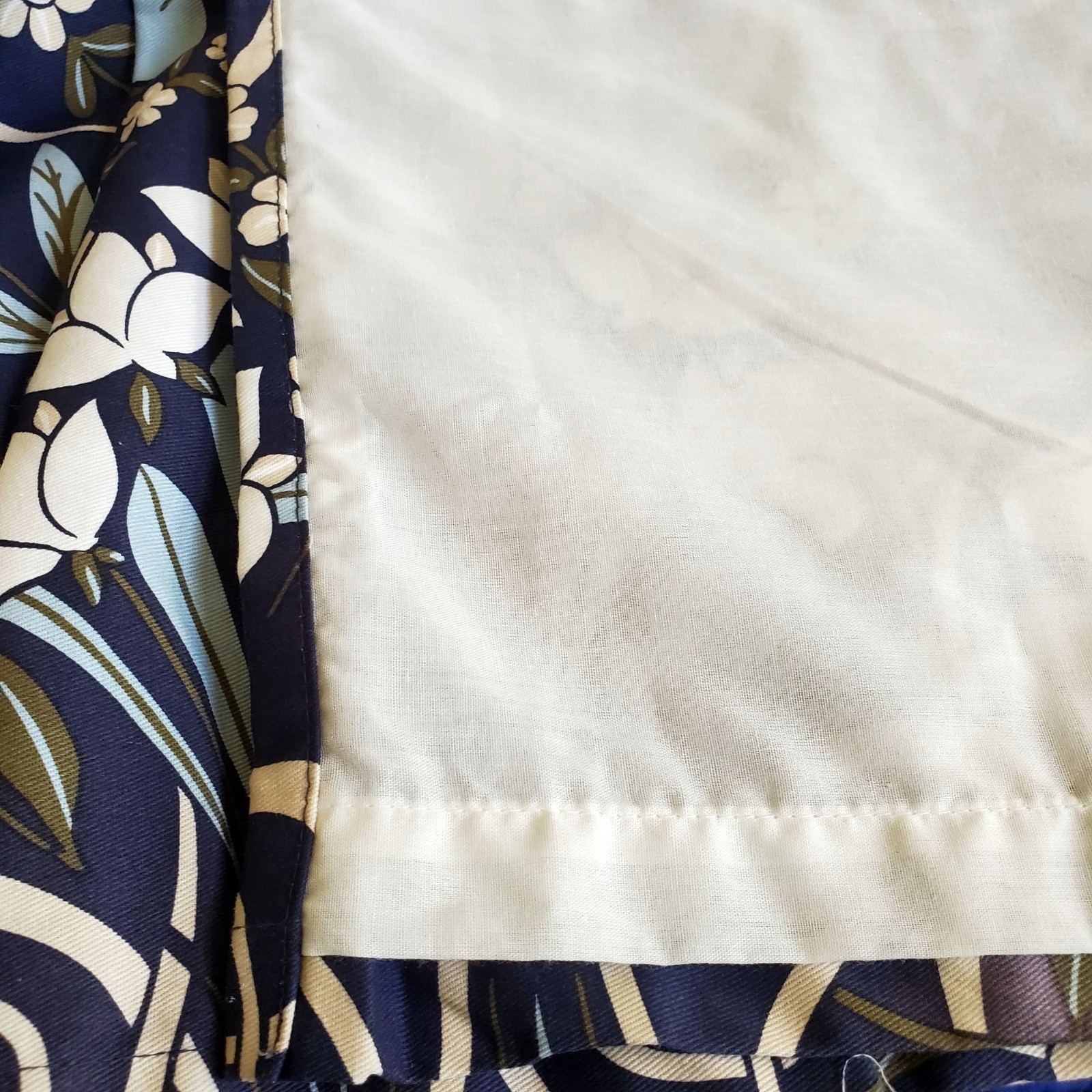4 NWOT Biltmore 100% Crisp Cotton Valances 83×20″ Navy Bold Floral Pleat, Button