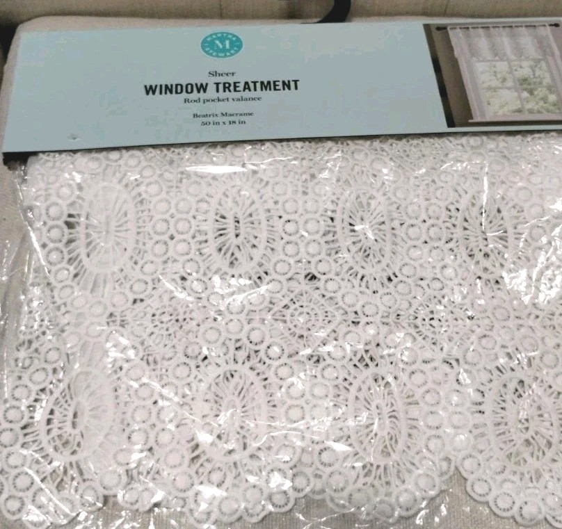 Martha Stewart BEATRIX MACRAME LACE VALANCE rod pocket curtain 50 x 18″ NEW