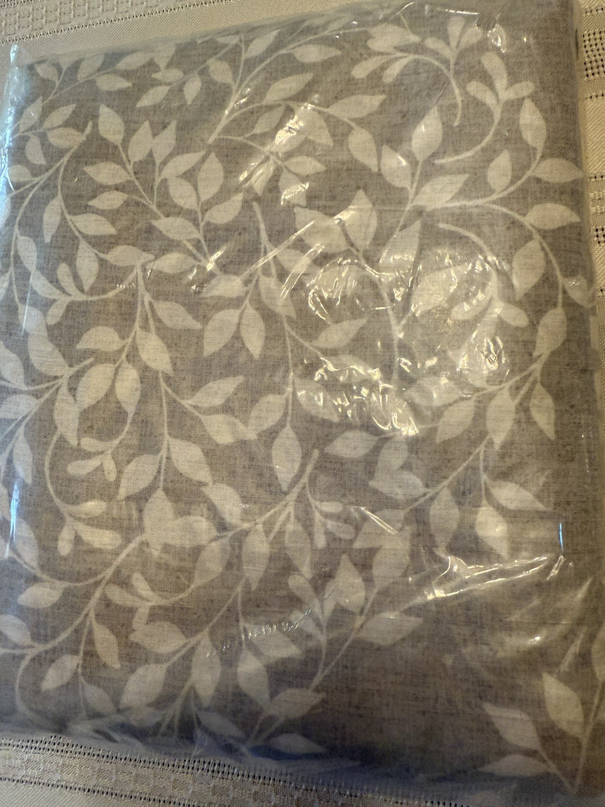 Main Stay 63″ 2 rod pocket panels microfiber leaf medallion print gray set NEW