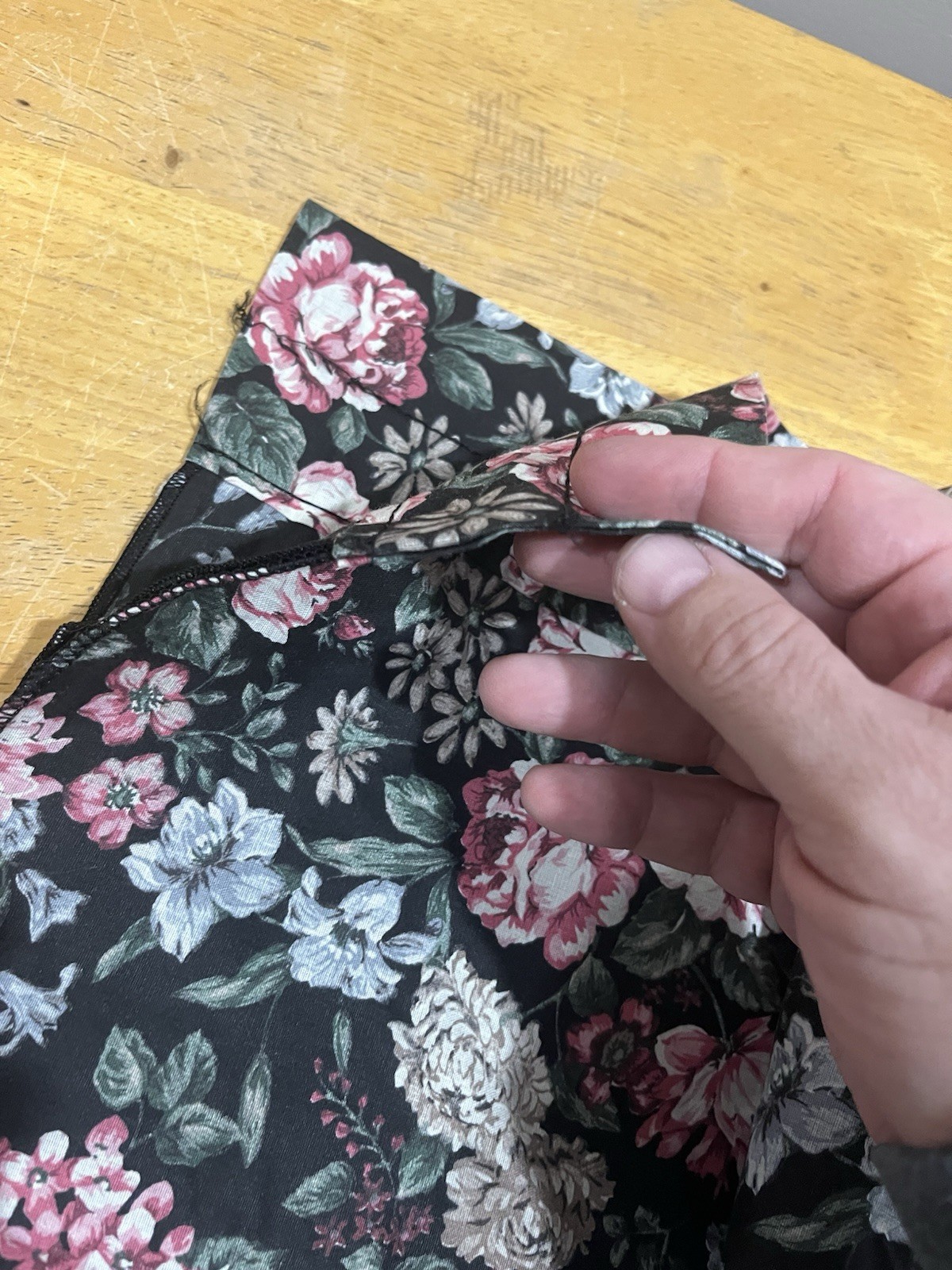 Vtg Rose Pink Black Lace Valance 58×16” Cottage Country Garden