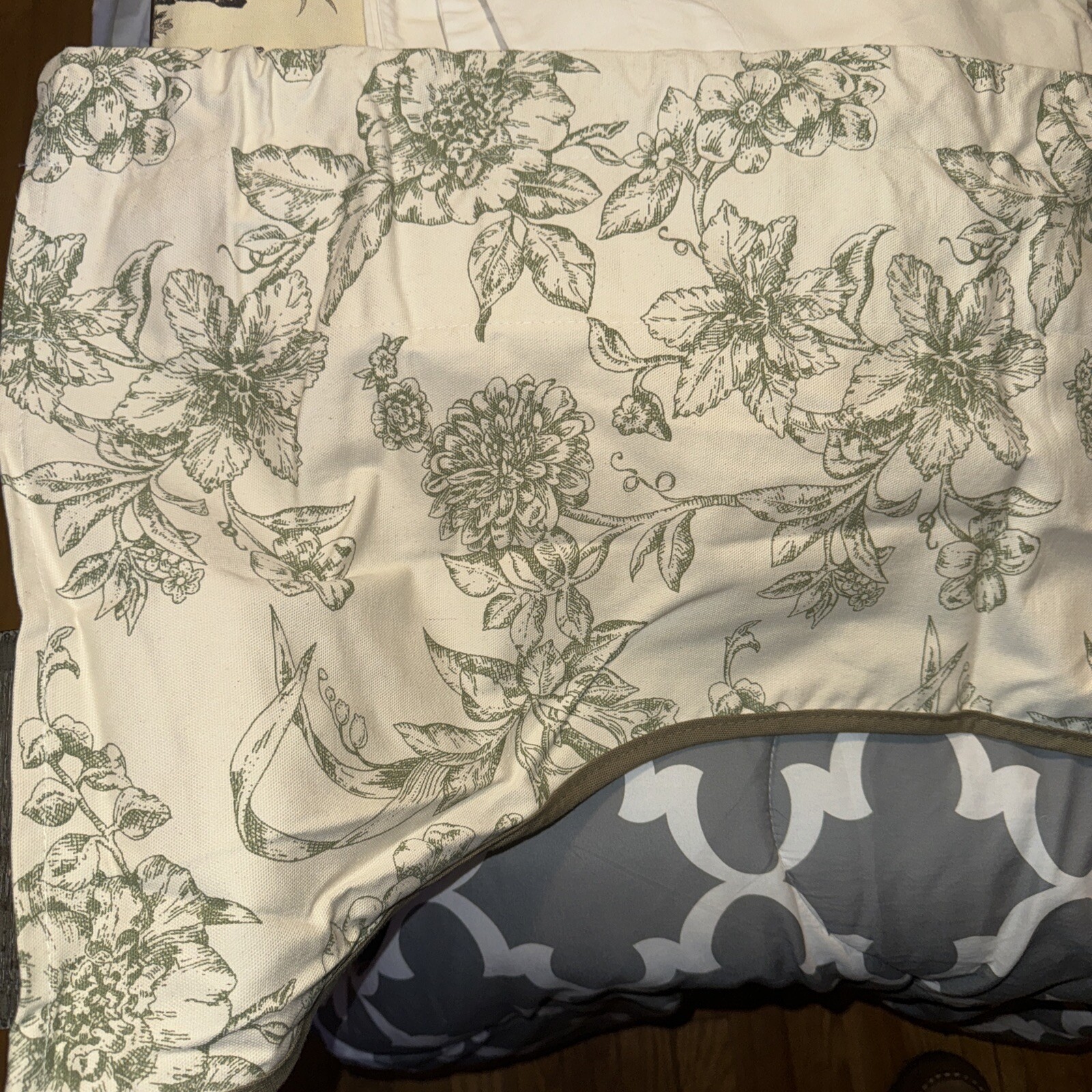 Used Green And White Floral Roses Flowers Lily Lined Country Curtains 67”