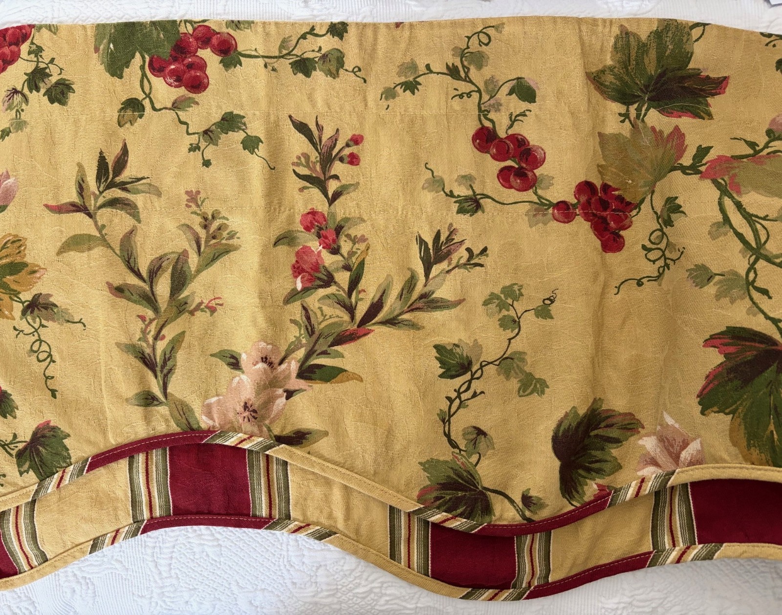 Waverly Fairfield Valance Chianti Gold Grape 80×17 Scallop Layer Capulet Stripe