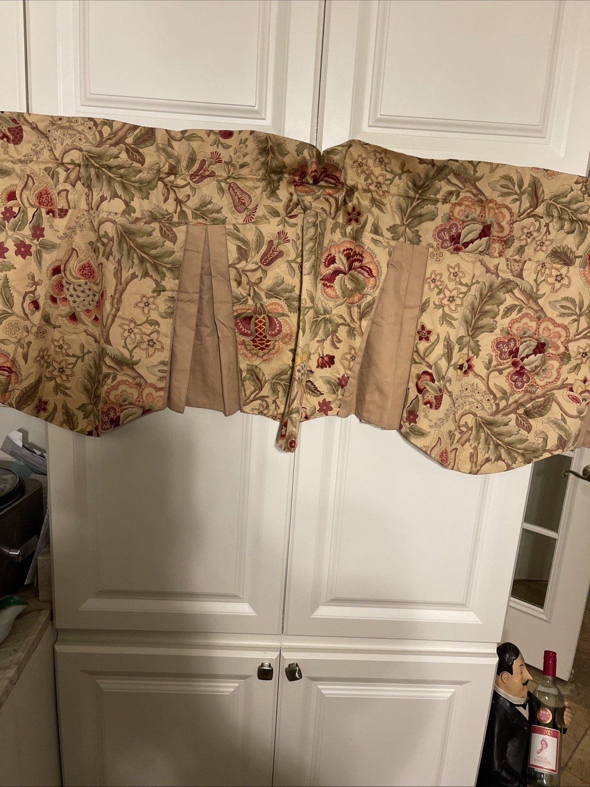 1 Waverly Imperial Dress Jacobean Floral 50″ x 18″ Scalloped Lined Valance