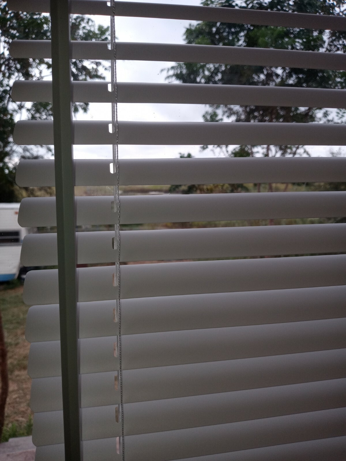 Champion 1 In. Aluminum 25 In. X 72 In. Room Darkening Mini Blind, 484919