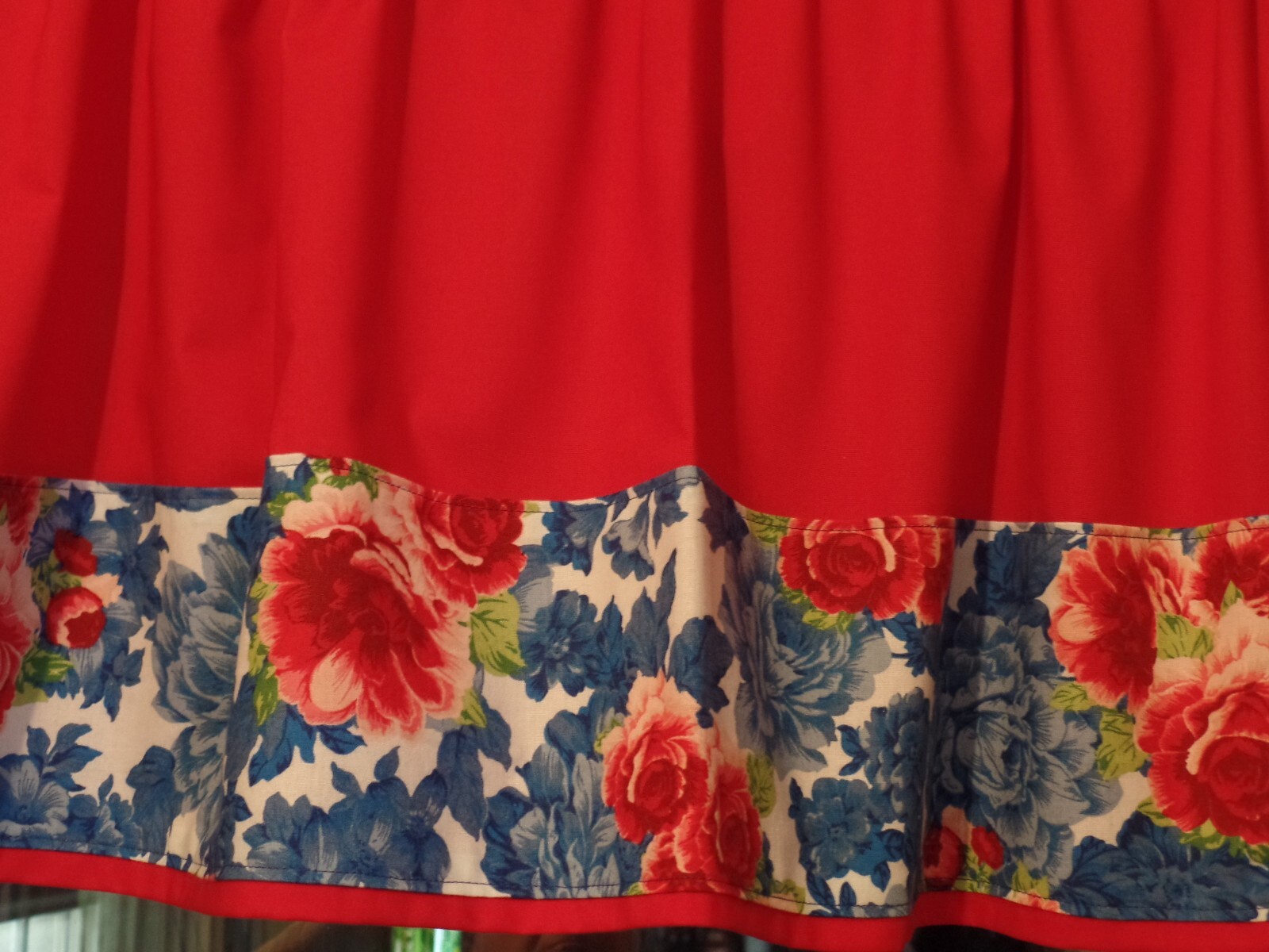 Pioneer Woman Handmade Window Valance, Red Kona Fabric, Blue Heritage, 42 x 16
