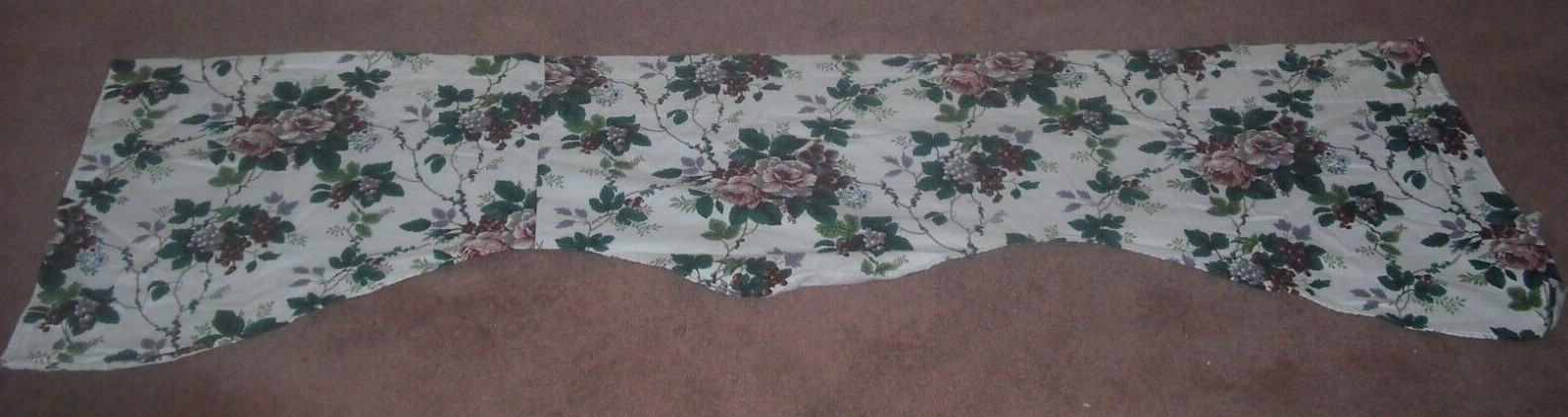 Waverly Pleasant Valley Floral Scalloped Valance Grapes Cabbage Roses 75”L USA