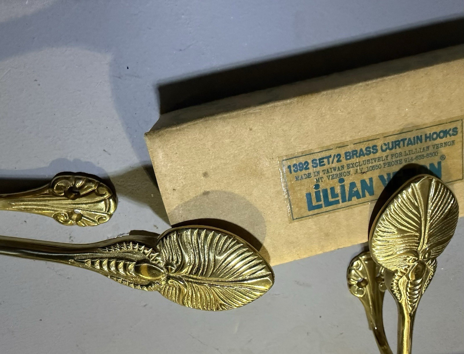 Lillian Vernon Brass Curtain Hooks, Gold Traditional Floral, 2-Pack 1392 (Qty 2)