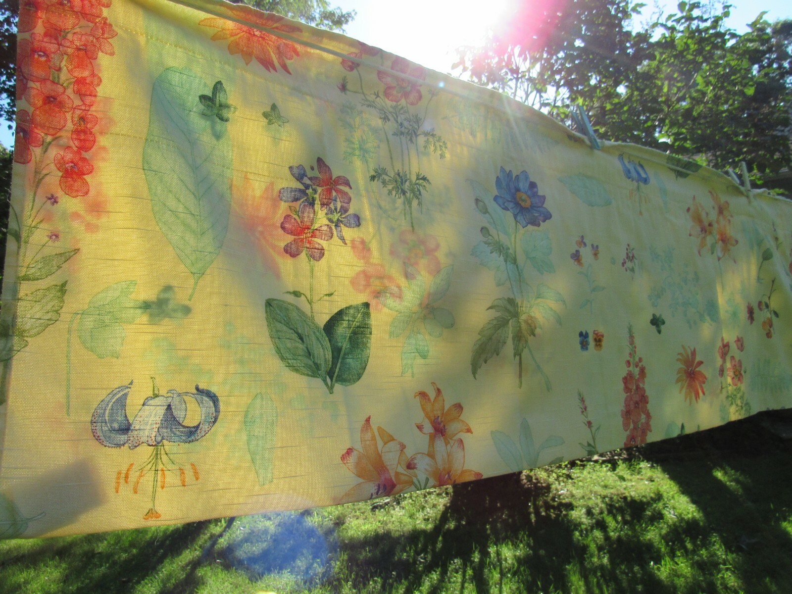 PRE-OWNED PAIR OF WAVERLY YELLOW FLORAL VALENCES – PRETTY – 16 X 79 – USA