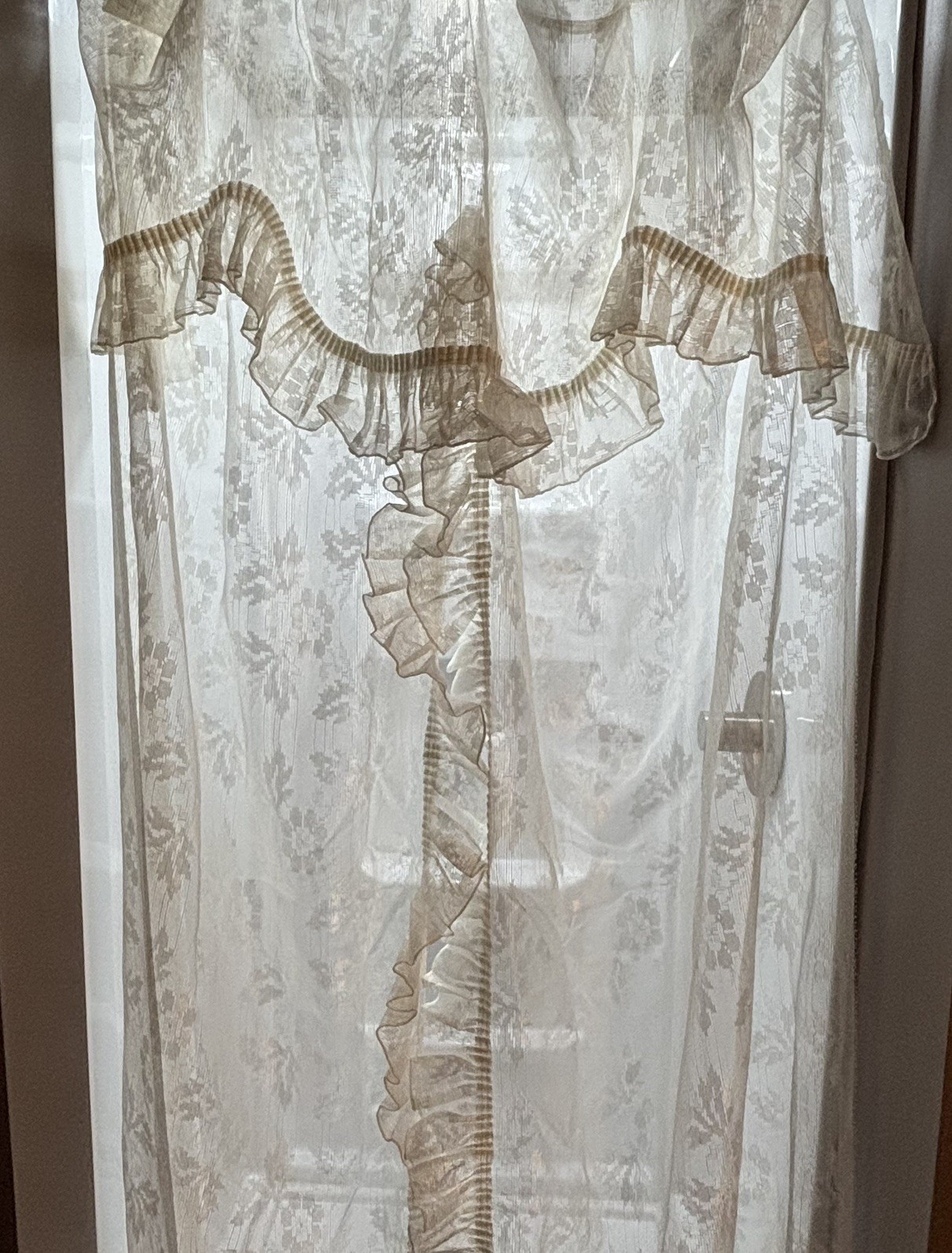 Vtg Ivory Floral Lace Curtain Ruffled Edges Attached Valance 58×84 Cottage Core