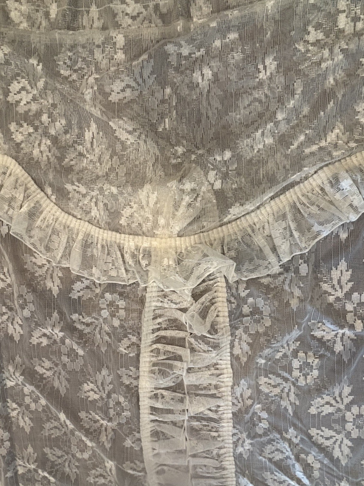 Vtg Ivory Floral Lace Curtain Ruffled Edges Attached Valance 58×84 Cottage Core
