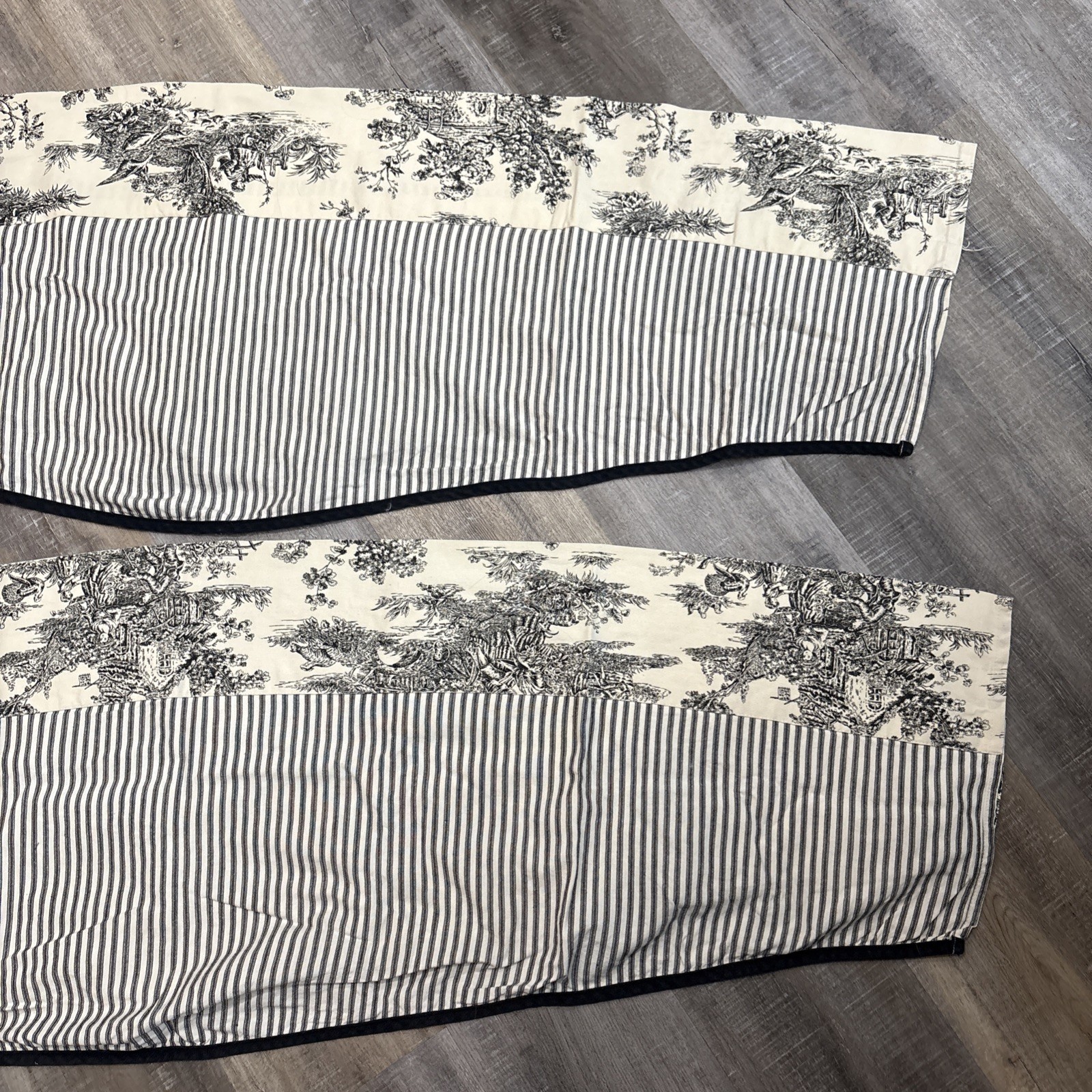 2 Waverly Garden Room French Toile Black Cream Ticking Scalloped Stripe Valances