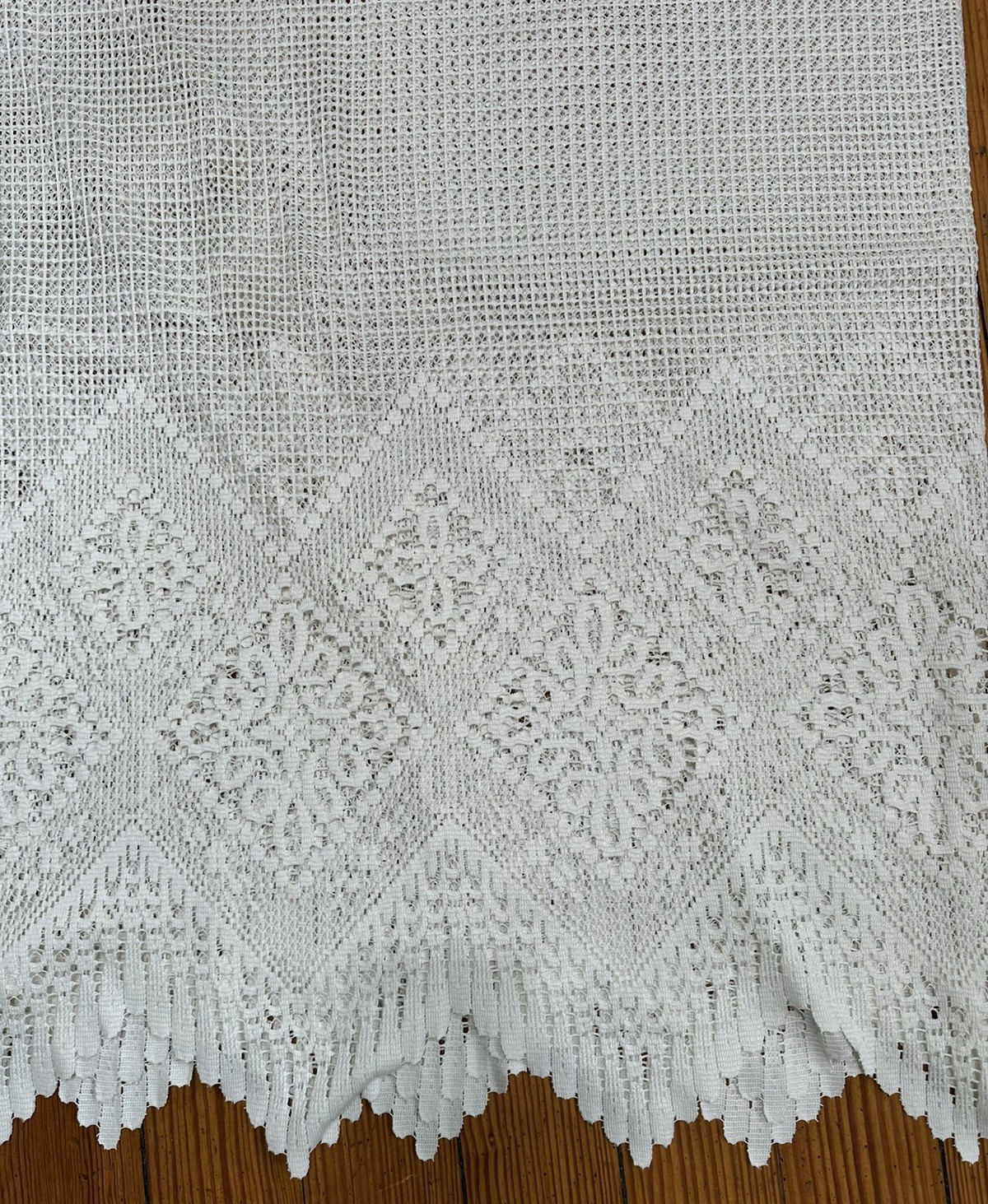 Unbranded White Lace Floral Curtain Panel W. 34in L. 68in