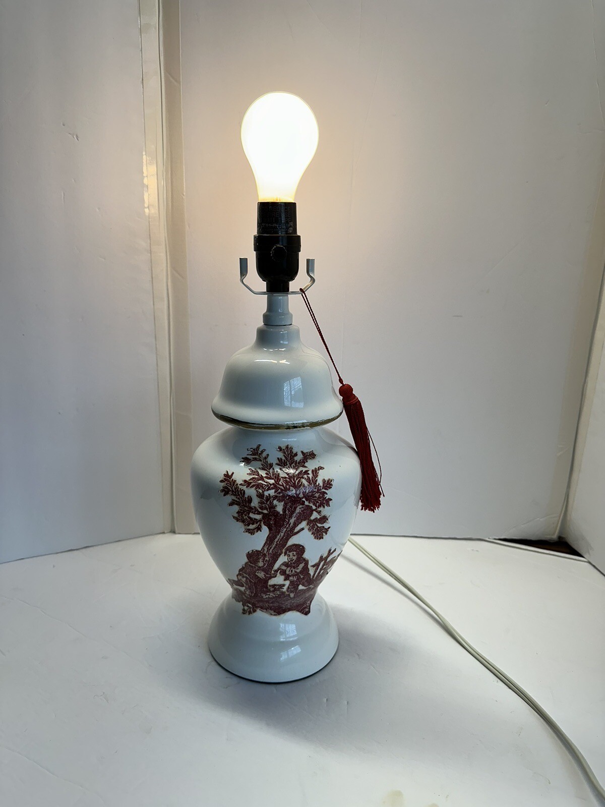 Waverly Ceramic “Country Life» Lamp Custom Design White And Red
