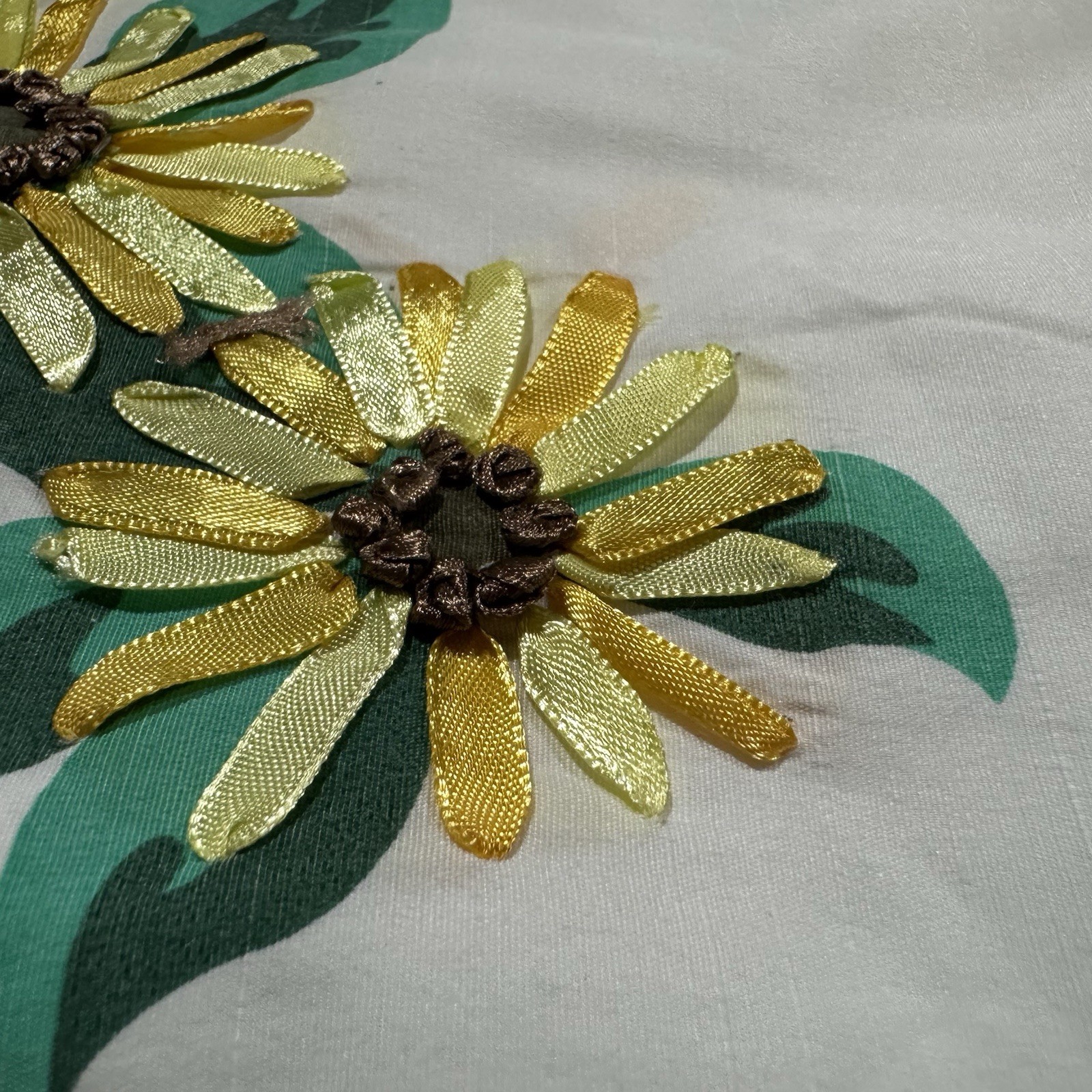 Vtg Valance Curtain White Embroidered Sunflowers Ribbon 57.5”x17.5” in EUC!