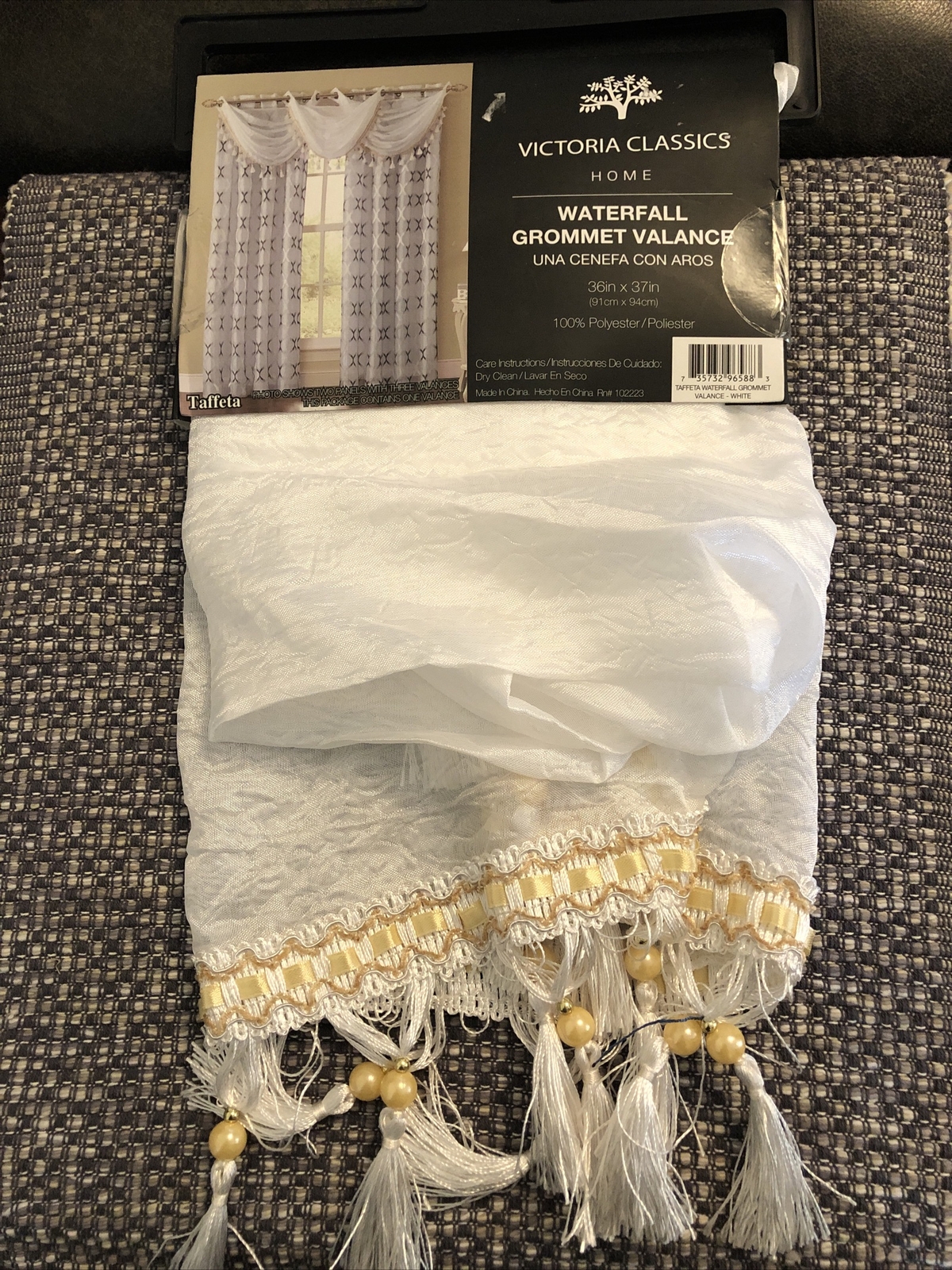 NEW Victoria Classics White Waterfall Taffeta Grommet Valance Fringed gold 36×37