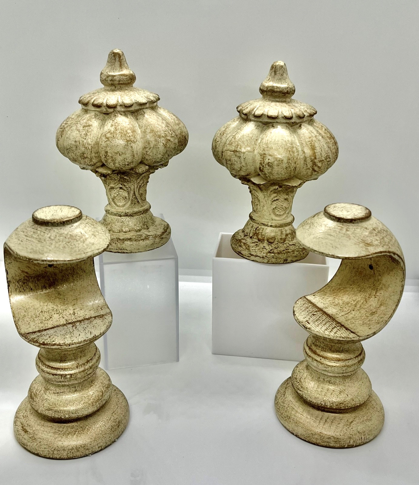 Brimar Drapery Finials and Brackets White/Gold