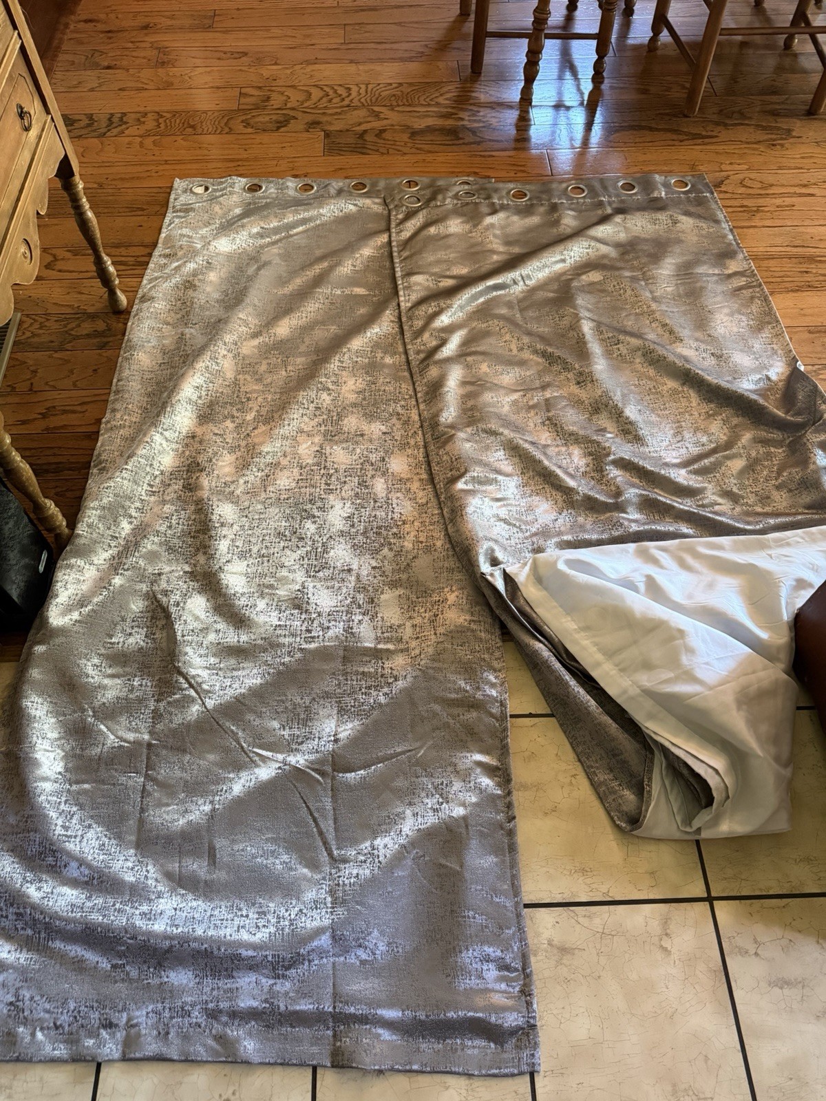 2 Gorgeous 84in Curtains/Silver High end And Sharp!