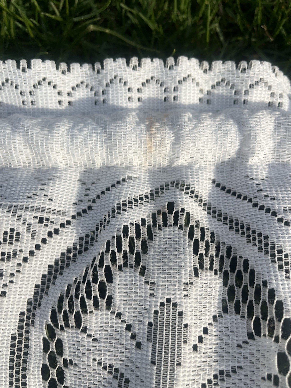 VINTAGE Victorian Lace Scalloped Edges Swag Valance 60” X 44” Beautiful Floral